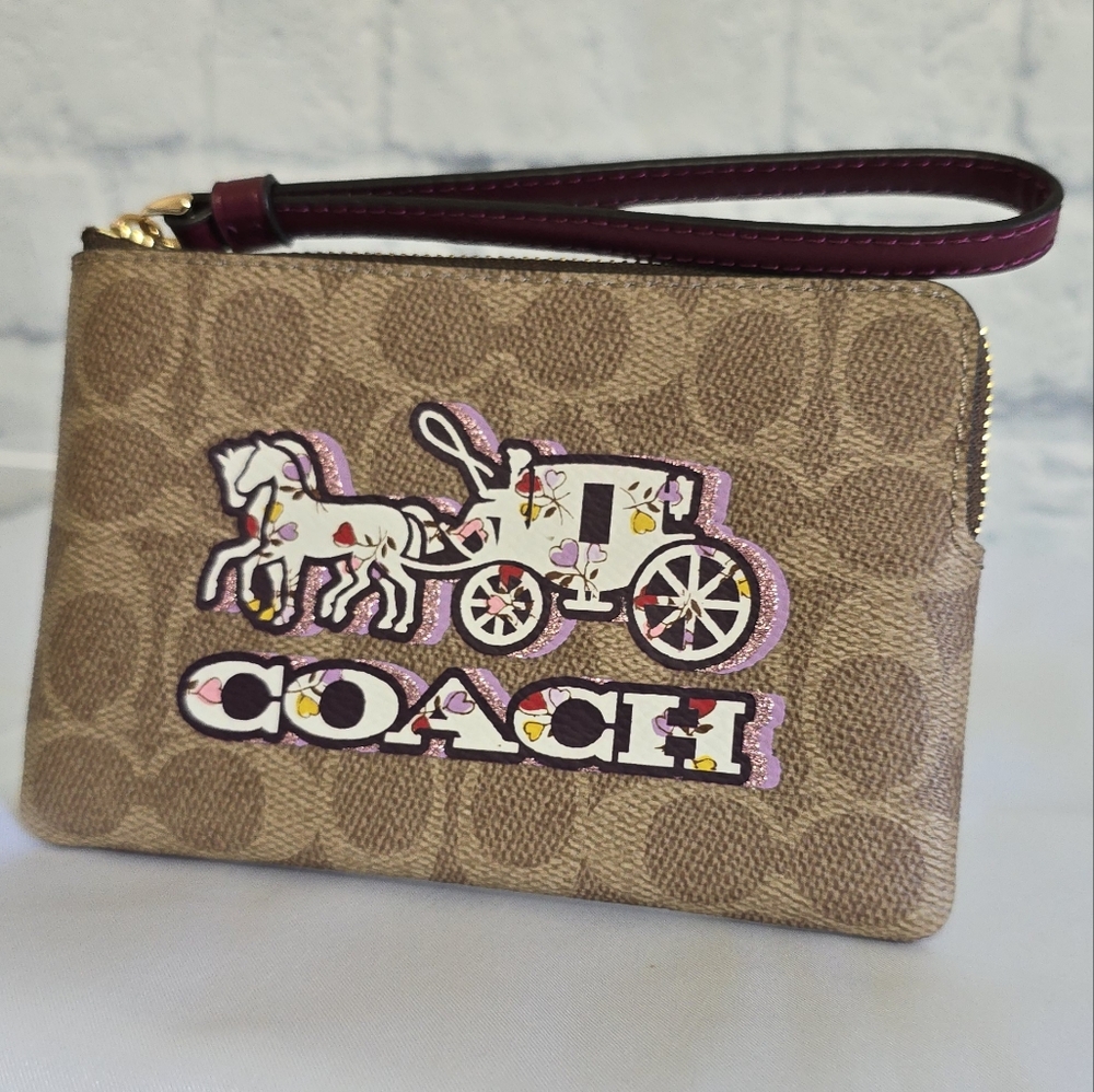 Coach Signature Brown Corner Zip Wristlet Wallet with Horse Carriage Design New